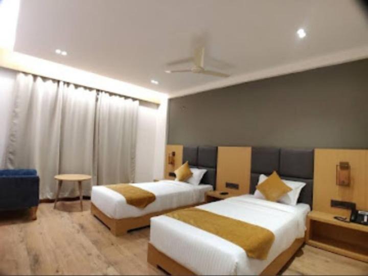 Derby Greens Hotel Bhopal Exterior photo