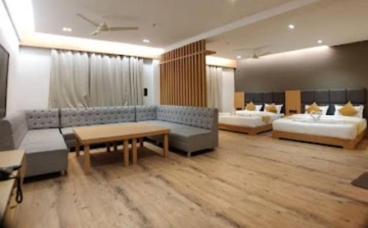 Derby Greens Hotel Bhopal Exterior photo